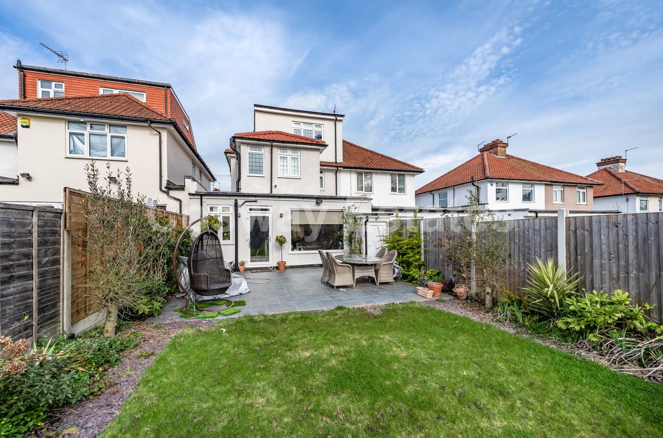 Stanway Gardens, Edgware